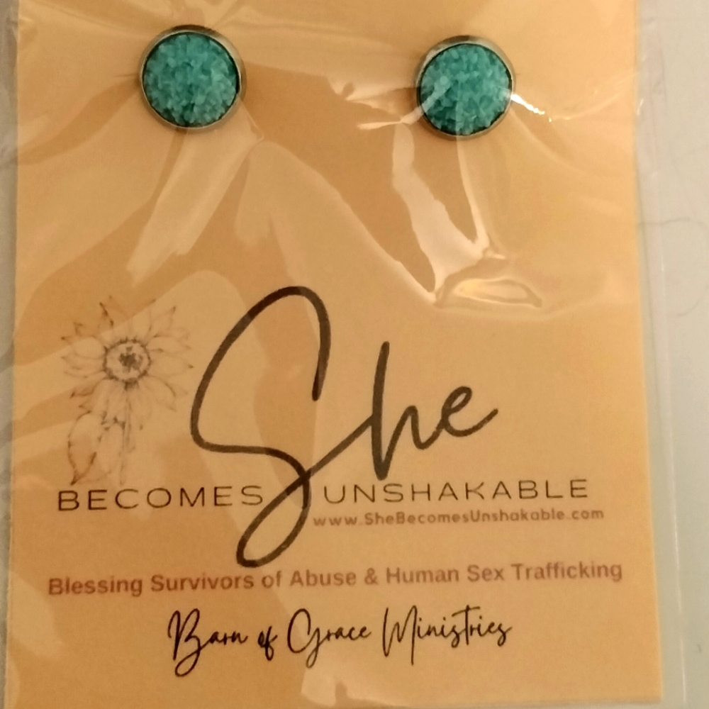 Turquoise round button earrings NWT